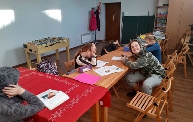 W związku z remontem świetlicy w Wilczewie uczestnicy projektu z Wilczewa i Pierzchowic korzystają ze świetlicy wiejskiej w Pierzchowicach. 1