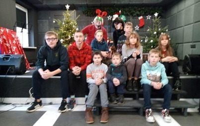 Zdjęcie do Święty Mikołaj odwiedził dzieci uczęszczające do Plac&oacute;wki wsparcia dziennego &quot;Kuźnia Talent&oacute;w&quot;.